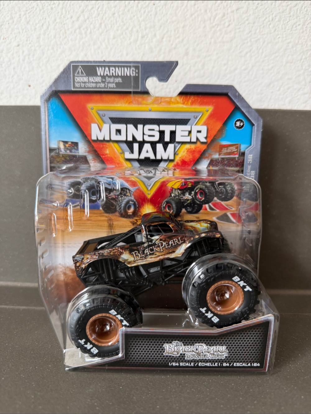 Series 38 Black Pearl Monster Jam Monster Truck. 1:64 scale die cast